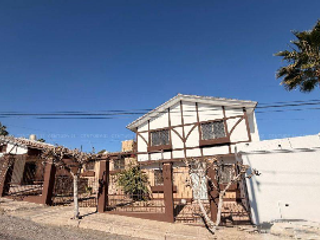 Casa en venta en Campanario IV Chihuahua con amplio terreno y jardín – 445 m² construcción