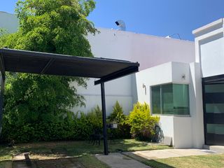 Casa en coto sobre Av. Aviación frente al Tec de Monterrey