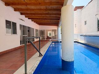 CASA CON ALBERCA EN LOMAS DE COCOYOC