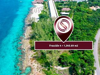 Lote comercial 1,345.69 m2 de topografía regular, frente al mar, en venta