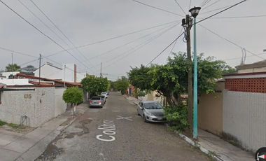 Casa ubicada en colonia Colinas de Santa Bárbara, Colima. Con 3 recamaras y 184m2. A unos minutos de Plaza Senderos Colima.