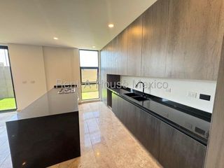 Altozano vendo casa a estrenar en privada muy selecta 3 recamaras 4 baños 2 coches techados