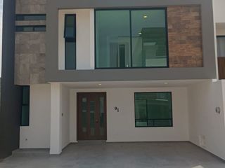 VENDO CASA NUEVA 3,620,000 DE 3 NIVELES, CON 3 RECÁMARAS ATRAS DE PLAZA SAN DIEGO FRACCIONAMIENTO NUEVO ALTANA RESIDENCIAL