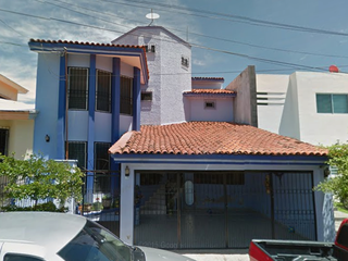 Hermosa casa en venta ubicada en Jardines de Vista Hermosa III, Colima