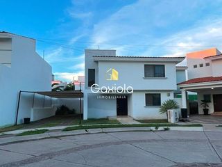Se RENTA Casa ubicada en Privada con acceso controlado, Real del Country