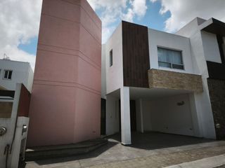 Casa amplia en renta, Fraccionamiento Bosques de Granada