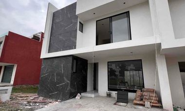 VENTA DE CASA EN PUNTA PONIENTE 4 REC