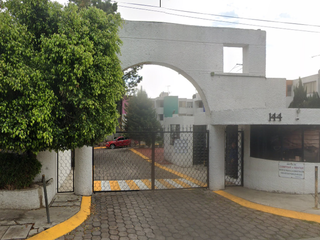 CASA EN FRACCIONAMIENTO, EXCELENTE ILUMINACIÓN NATURAL, EN ZONA EXCLUSIVA, CON ACCESO A CENTROS COMERCIALES