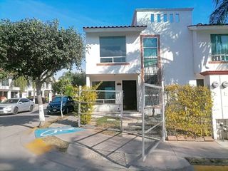 Venta Casa en fraccionamiento por terminal Delta y Altacia