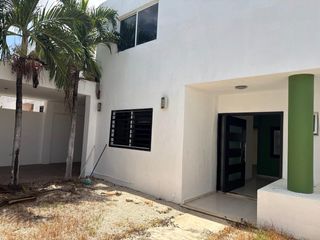Renta de casa en francisco de montejo  2 plantas ,3 habitaciones , y 2 baños y medio