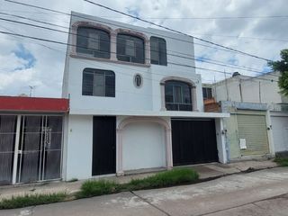 Se Renta Casa Grande en Santa Elena para Escuela u Oficinas