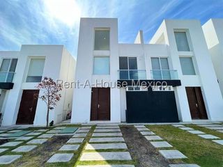 Casa en Renta en Zakia | 3 recamaras y  Roof Garden