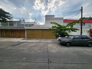 Renta de casa en Bosques de la Victoria - USO COMERCIAL