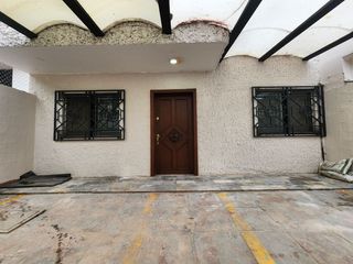 Renta de casa en Bosques de la Victoria - USO COMERCIAL