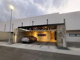 Casa en renta de 3 niveles con roof garden y cuarto de servicio – Zibatá, Querétaro