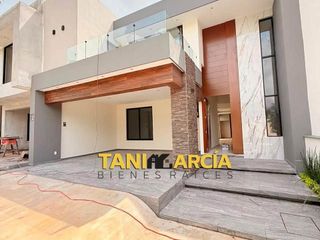 Vendo Casa En Residencial En Córdoba, Zona Con Mayor Plusvalía.