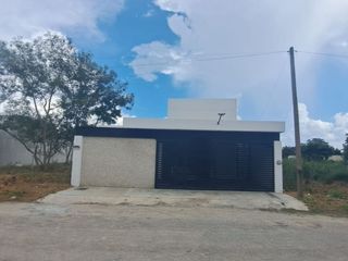 CASA EN RENTA DE TRES RECAMARAS Y ALBERCA UNA SOLA PLANTA DZITYA MERIDA