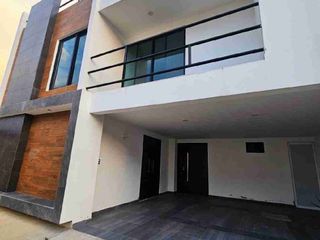 Casa con Alberca , lomas de angelopolis III