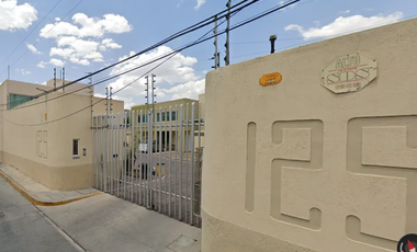 Casa ubicada en colonia Garita de Jalisco San Luis Potosí Jalisco. Con 2 recamaras y 111m2. Con acceso controlado. A unos minutos de Plaza Citadella.