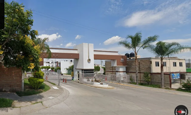Casa ubicada en colonia Satélite, Guanajuato. Con 2 recamaras y 142m2. A unos minutos de Soriana Híper Satélite.