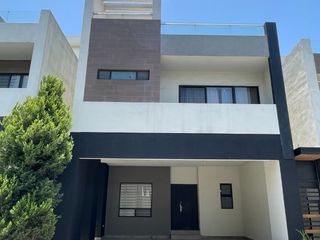 CASA EN RENTA SECTOR PRIVADO EN CUMBRES