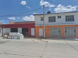 Propiedad con locales comerciales y departamento en Ojocaliente I, Aguascalientes