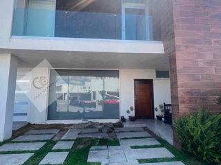 CASA EN RENTA RESIDENCIAL MADELEINE 4 RECAMARAS