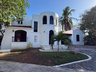 Amplia casa en Playacar estilo mexicano a 3 minutos caminando del mar.