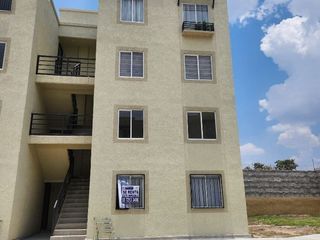 Departamento en planta baja con jardin interno en privada