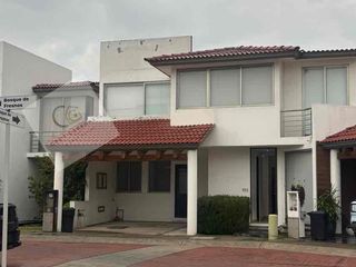 CASA EN RENTA O VENTA RESIDENCIAL BOSQUES HÁBITAT. ZONA PLATEADA