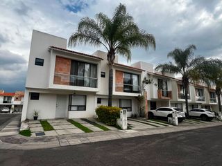 CASA CON ESTUDIO EN PB EN EL MIRADOR