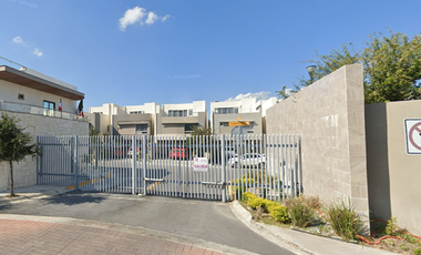Casa en Venta en C. Gris 235, Cerradas de Casa Blanca, 66478 San Nicolás de los Garza, N.L.