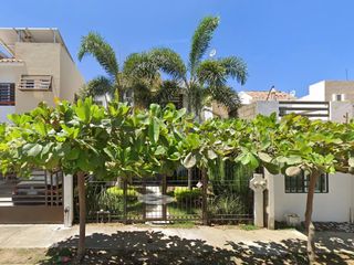 Casa de recuperación bancaria a la venta en Residencial Lisboa, Puerto Vallarta, Jalisco.