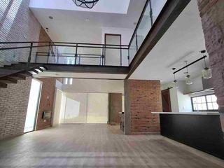 Casa en Renta Zibata con amplio jardín, 3 habitaciones y concepto abierto, ubicada en Condominio Maguey