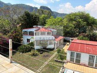 Venta Terreno de 1,246m2 con 3 construcciones con 450m2 de construcción. Libre de Gravamen.