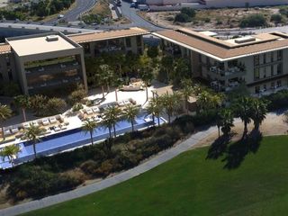 Condominio de 2 Recámaras con Jardín Privado de 2,265 Pies Cuadrados en Wen Living