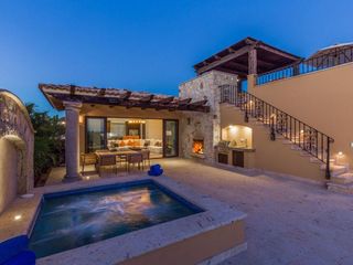 Casita Amueblada de 3 Recámaras con Vistas al Océano desde Rooftop en Diamante, Cabo San Lucas