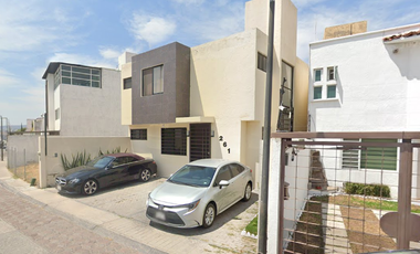Casa en Venta en C. Lucepolis 1, Fraccionamiento Lucepolis, Milenio III, 76060 Santiago de Querétaro, Qro.