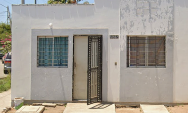 Casa en Venta en  C. Diente de León 18612, Fraccionamiento Pradera Dorada, 82139 Mazatlán, Sin.