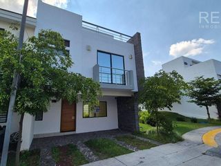 CASA EN RENTA COTO ARANDANOS ZONA VALDEPEÑAS ZAPOPAN