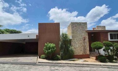 Residencia en VENTA en Valle de San Angel sector jardines en San Pedro Garza García