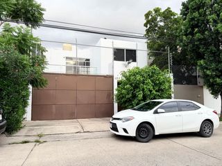 Casa en venta y renta en Colomos Providencia