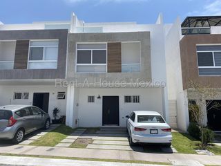 Casa en Renta con Roof Garden y Área Flex | Junto a El Refugio ML824