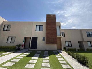 CASA EN VENTA CON EXCEDENTE DE JARDÍN Y RECÁMARA INDEPENDIENTE EN PLANTA BAJA ZAKIA, QUERÉTARO
