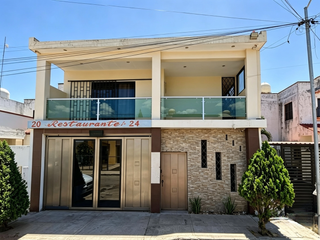 PRECIOSA CASA DE DOS NIVELES, CON UNA  EXCELENTE UBICACIÓN.