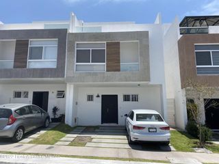 Fray junipero serra rento casa 3 niveles con 180 metros 3 recamaras + estudio 4 baños 2 coches