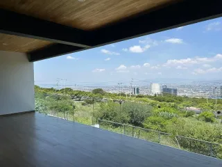 RENTA CASA EN COLINAS DEL CIMATARIO MUY AMPLIA CON 4 REC CERCA DE CENTRO CIVICO