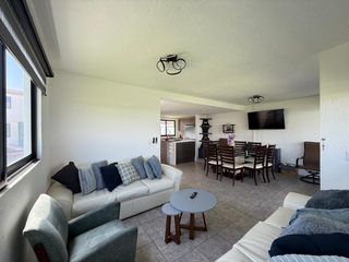 CASA EN VENTA EN FRACCIONAMIENTO AZAHARES DE OAXTEPEC CON ALBERCA Y JARDÍN