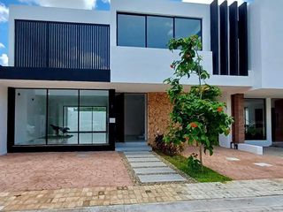 Casa en de 3 Recamaras, Entrega Inmediata, Soluna Temozón Norte
