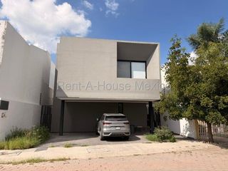 Pedregal de vista hermosa rento amplia casa con 3 niveles 3 recamaras + servicio 5 baños 3 coches